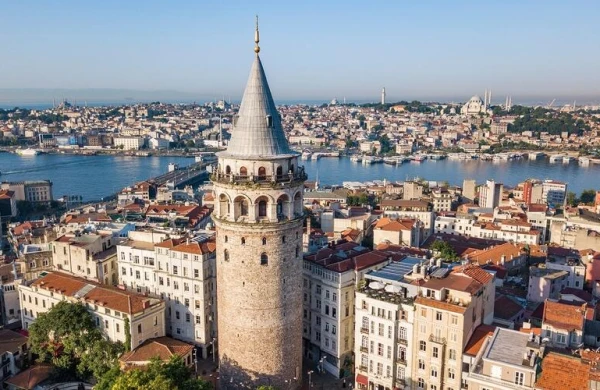 İstanbulda fırtına xəbərdarlığı: Uçuşlar təxirə salındı