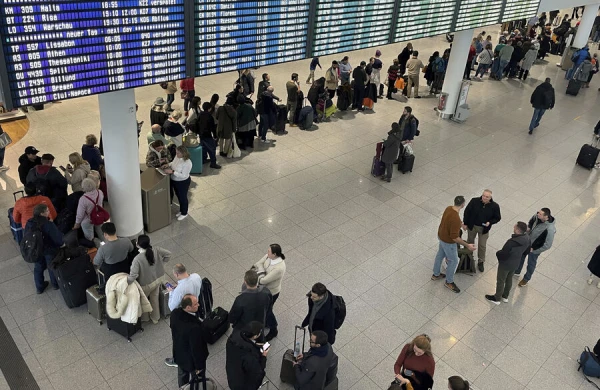 Berlin hava limanında onlarla reys təxirə salınıb