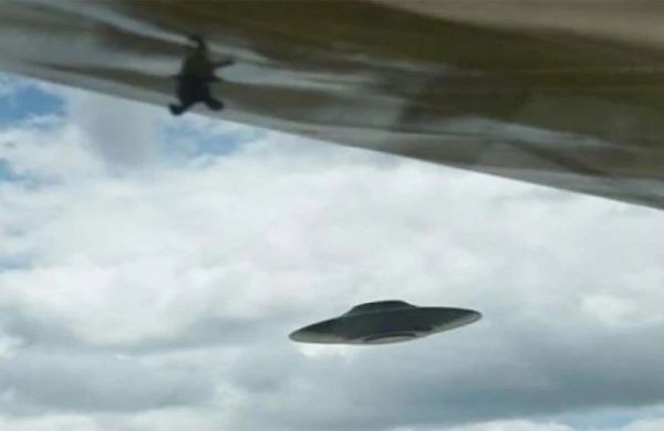 Baydenin təyyarəsi yaxınlığında UFO aşkar edilib
