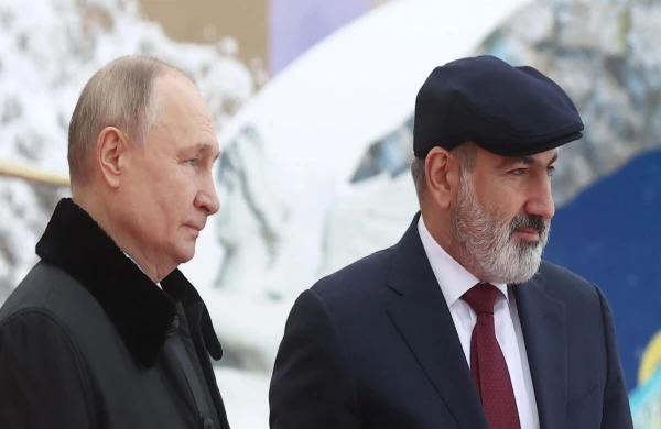 Putin Paşinyanla qeyri-rəsmi söhbət aparıb