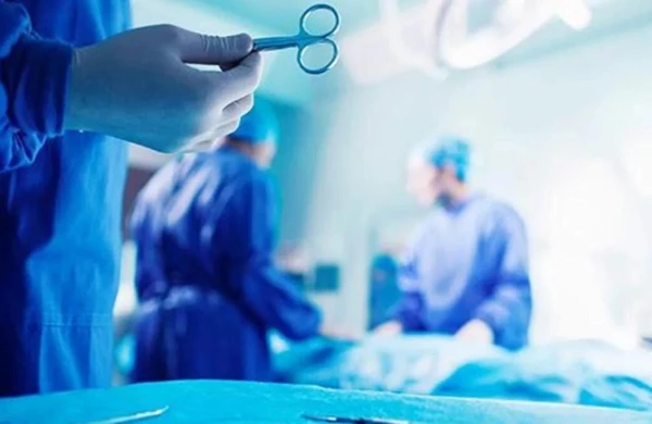 Plastik əməliyyat daha bir can aldı - iki uşaq anası...