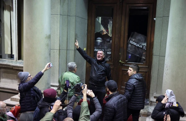 Serb müxalifəti Belqradda 24 saatlıq mitinq elan edib