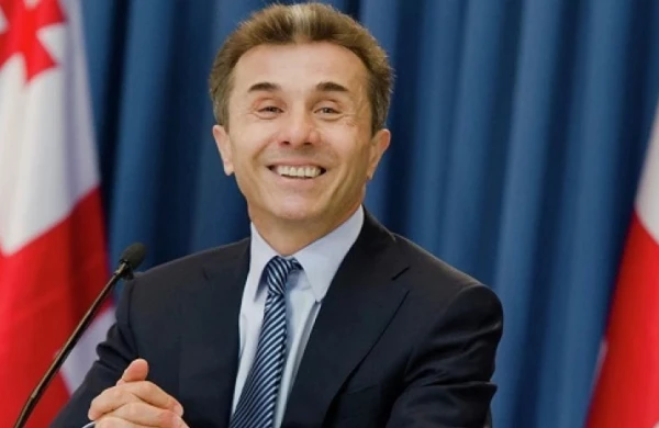 Bidzina İvanişvili siyasətə qayıdıb