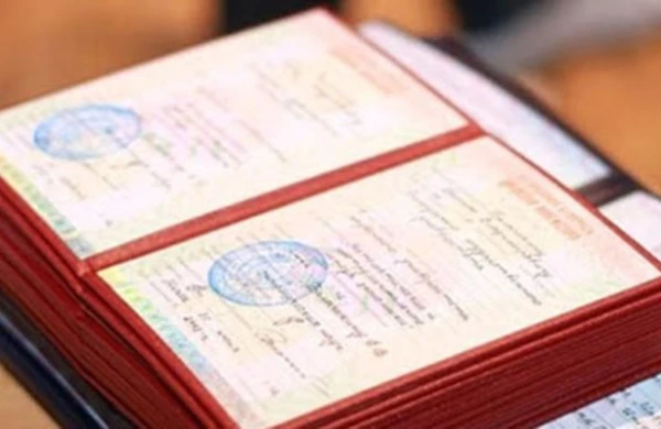 Diplomlarla bağlı VACİB AÇIQLAMA:  Kağız formada diplomlar tarixə qovuşur