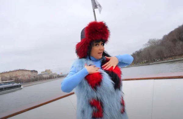 "Adamı dingildədən puldur" - Afət Fərmanqızı