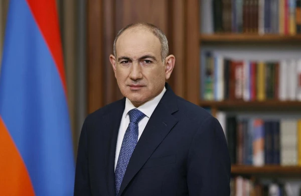 Tramp Paşinyanı görün hara DƏVƏT ETDİ