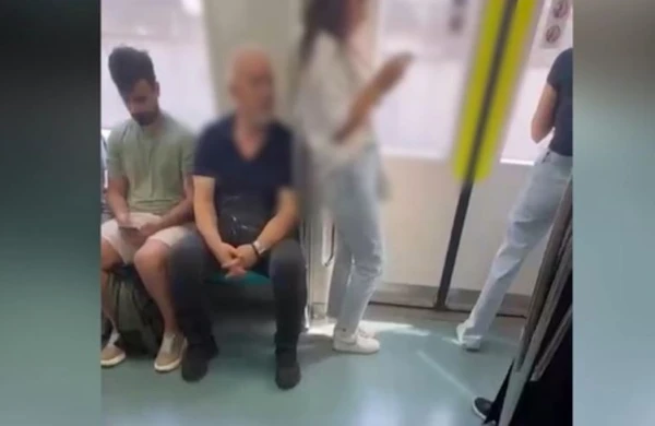 İstanbulda&nbsp; metroda qadına əxlaqsızlıq edən kişi tutuldu&nbsp; -&nbsp; VİDEO&nbsp;