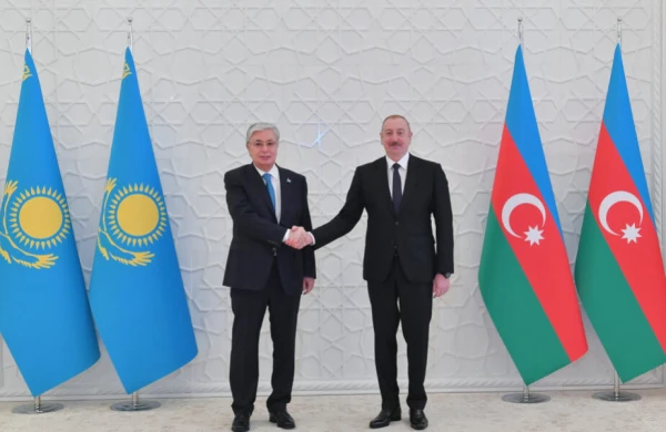 Qazaxıstan Prezidenti Azərbaycan liderini təbrik edib