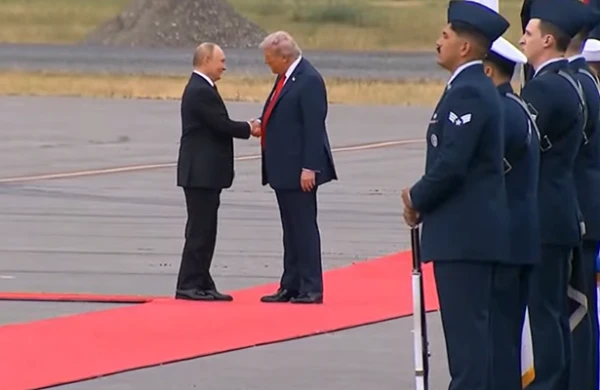 Tramp Putinlə üz-üzə - Video 