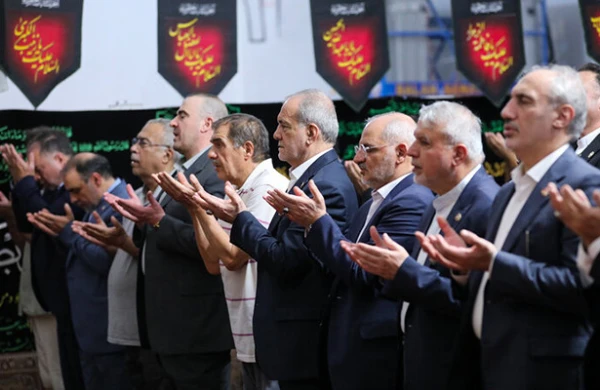 Pezeşkian Göy məsciddə namaz qıldı 