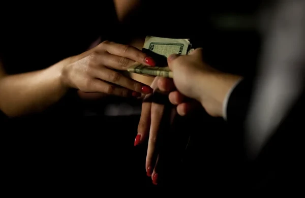 Fahişəliklə bağlı qanun:Bu qədər cərimə olunacaqlar