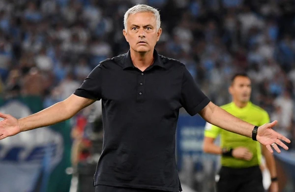 "Fənərbaxça"  Joze Mourinyo ilə yollarını ayırdı