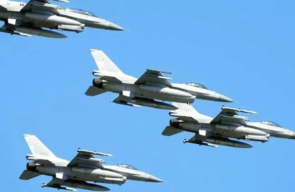 F-16 havada yandı,pilot öldü&nbsp;