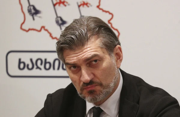 Gürcüstan prezidenti Trampdan ölkəsinə diqqət yetirməyi xahiş edib