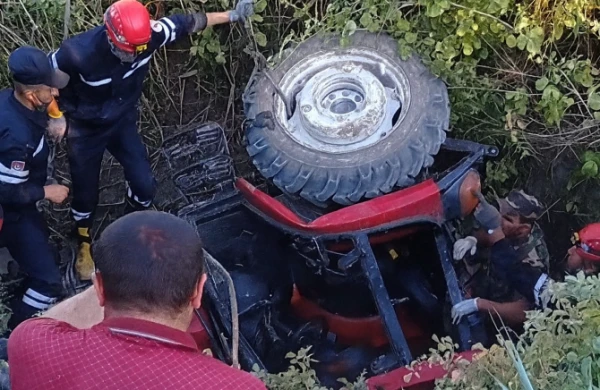 Laçında traktor dərəyə aşdı, ölən var&nbsp;