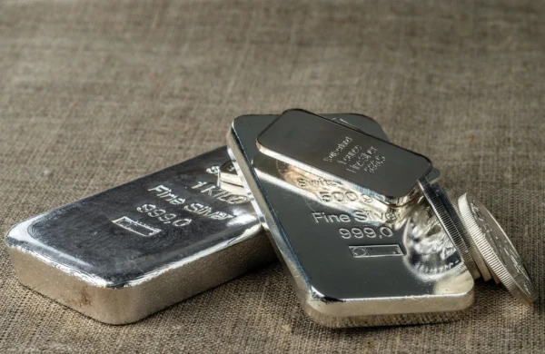 Gümüşün qiyməti tarixi maksimumunu yenilədi