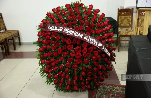 Prezident və birinci xanım Hacı Murad Yegizarovla vida mərasiminə əklil göndəriblər 