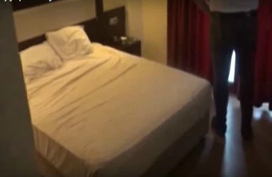 "Uşaqları&nbsp; da özümüzlə hotelə apardıq"&nbsp; —&nbsp; Oteldə kişi tərəfindən pəncərədən atılan qadından ŞOK (VİDEO)