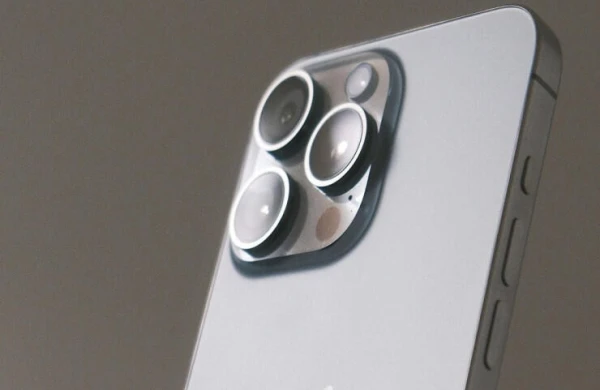 "iPhone"un yeni görüntüsü sızdırıldı - Telefon dizaynında inqilab ola bilər