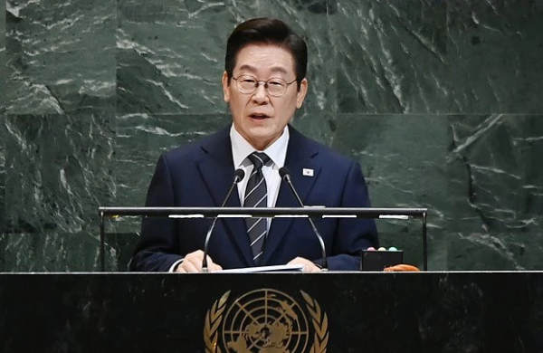 Cənubi Koreya prezidenti Kim Çen Inın “gizli silahını” ifşa etdi
