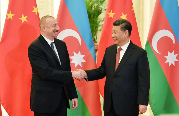 İlham Əliyev Si Cinpini təbrik etdi