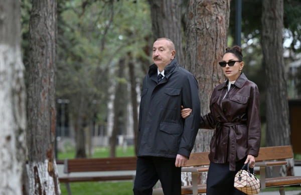 İlham Əliyev xanımı ilə yeni parkda - Fotolar 