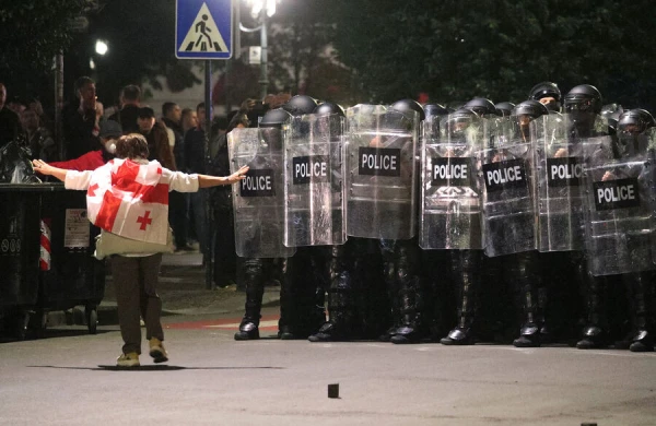 Gürcüstanda mitinq zamanı 14 polis əməkdaşı yaralanıb