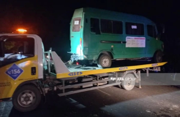 Mikroavtobusla “Mercedes Vito” toqquşdu: Yaralılar var&nbsp;