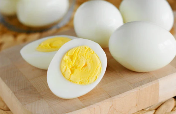 Köhnə yumurta nədən bilinir?