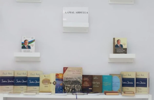 Xalq yazıçısı, akademik Kamal Abdullanın 75 illik yubileyi münasibətilə kitab sərgisi təşkil olunub