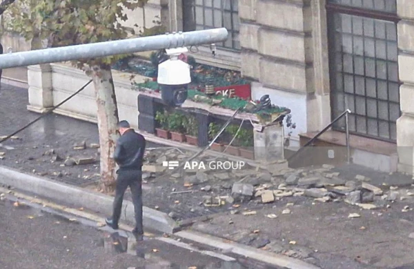 Qadının başına daş düşdü - FOTO