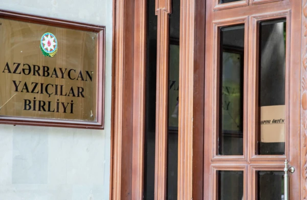 Azərbaycanın sağ olan neçə Xalq şairi-yazıçısı var? - SİYAHI