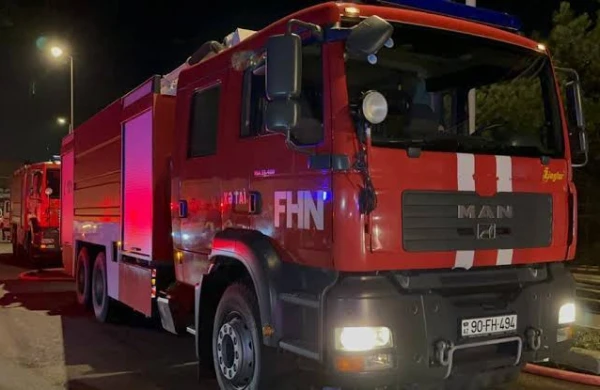 Çoxmərtəbəli yaşayış binası yanır&nbsp; - TƏCİLİ