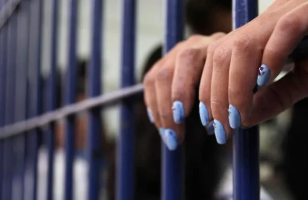 Azərbaycanda qadın sənətçi buna görə həbs olunubmuş&nbsp; &nbsp;—&nbsp; Sui-qəsd ittihamı (VİDEO)