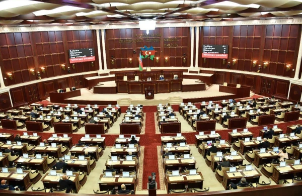 Milli Məclisdə maaşlarla bağlı MÜHÜM&nbsp; TƏKLİF:&nbsp; Yenidən baxılacaq