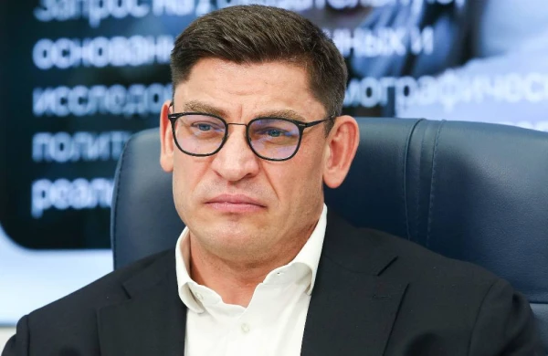 Məşhur şirkətin kişi direktoru qarnından piylərini çıxartdı: Komaya düşdü&nbsp;