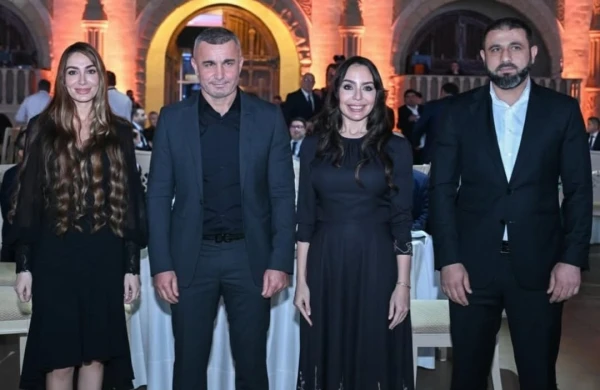 Qurban Qurbanov Leyla və Arzu Əliyevalarla   - FOTO  