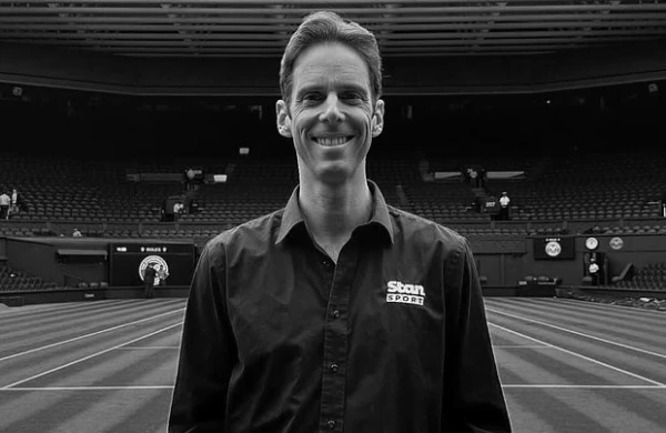 Dünyaca məşhur aparıcı binanın damından yıxılıb öldü&nbsp;