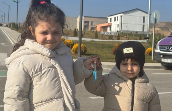 Növbəti köç karvanı Horovlu kəndinə çatıb, açarlar təqdim olunub&nbsp;