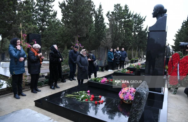 AZAL təyyarəsinin qəzaya uğramasının ildönümü ilə bağlı İkinci Fəxri xiyabanda məzarlar ziyarət edilib&nbsp;
