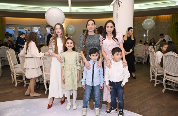 Prezident ailəsi uşaqları SEVİNDİRDİ  - FOTOLAR