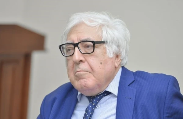 “O pulu aparıb yetim-yesirə verəcəyəm...nə borcuma” – Yazıçı Anar&nbsp;