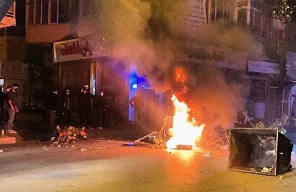 İranda polislər öldürüldü