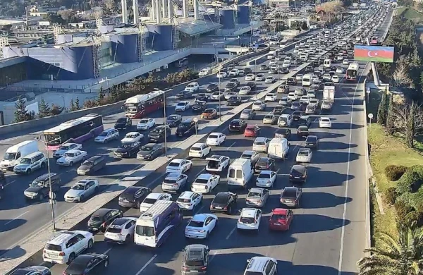 Bu yollarda ağır tıxac var - DİQQƏT!