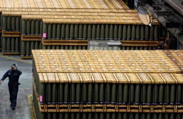 Tramp hərbi zavodları sürətlə hərəkətə gətirir