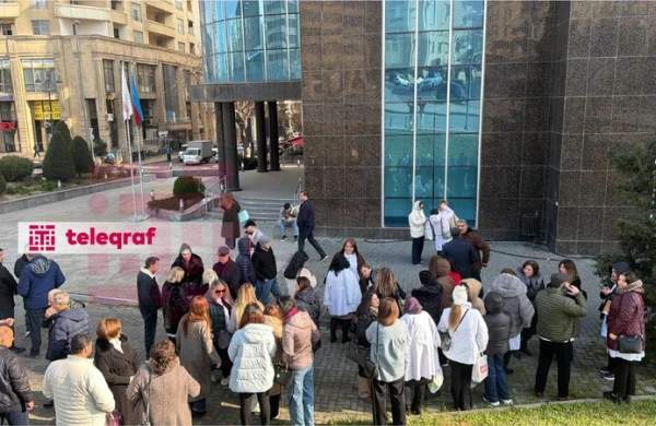 Həkimlər AYAĞA qalxdı —TƏBİB-in qarşısında AKSİYA