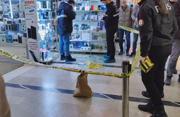Türkiyədə silahlı şəxs mağazaya HÜCUM etdi
