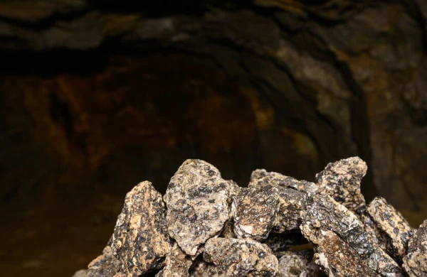 NYT: Ukrayna litium yatağının işlənməsi hüququnu Trampın dostuna verib