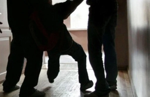 Müəllim direktor müavinini DÖYDÜ : məktəbdən AÇIQLAMA