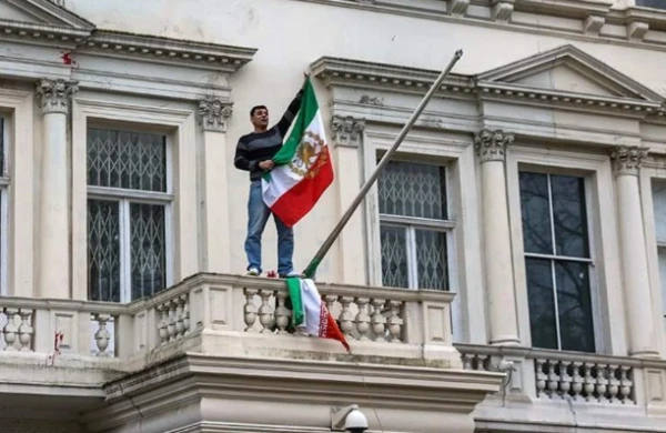 İran bayrağı ENDİRİLDİ, yerində...